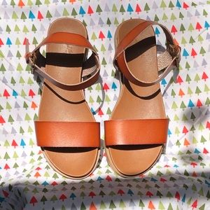 Universal Thread size 6 sandals